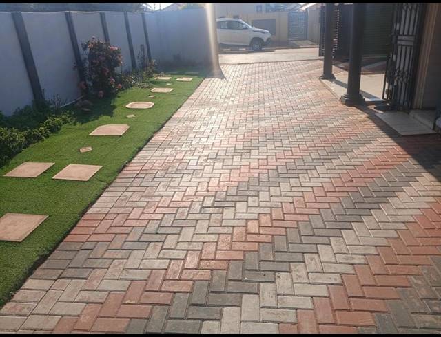 4 BEDROOM HOUSE FOR SALE IN THE ORCHARDS